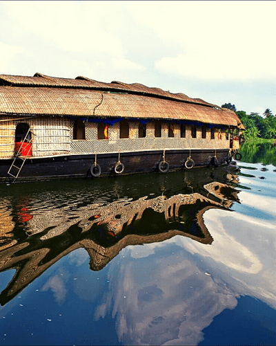 Houseboat Sightseeing